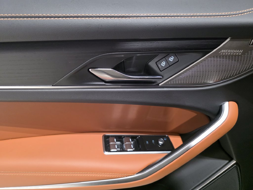 Certified 2025 Jaguar F-PACE R-Dynamic S AWD/4WD image 20