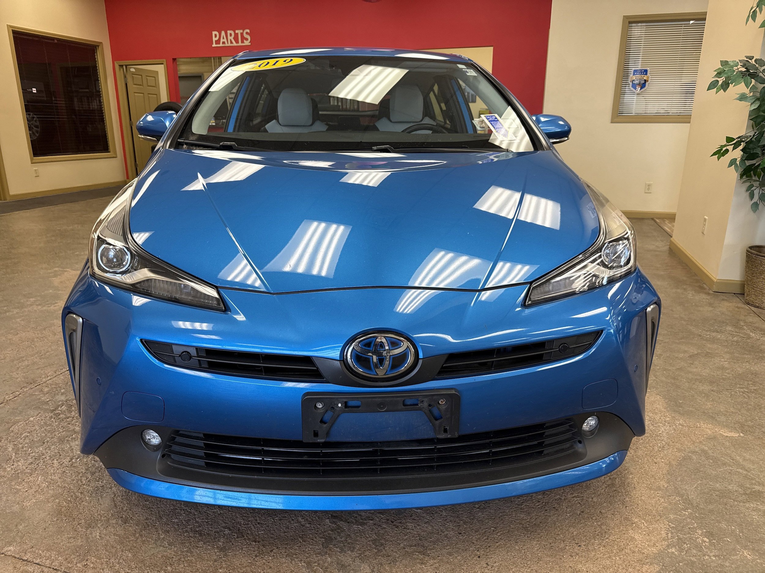 Used 2019 Toyota Prius XLE AWD/4WD image 2