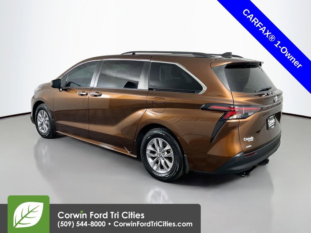 Used 2023 Toyota Sienna XLE w/ XLE Plus Package image 11