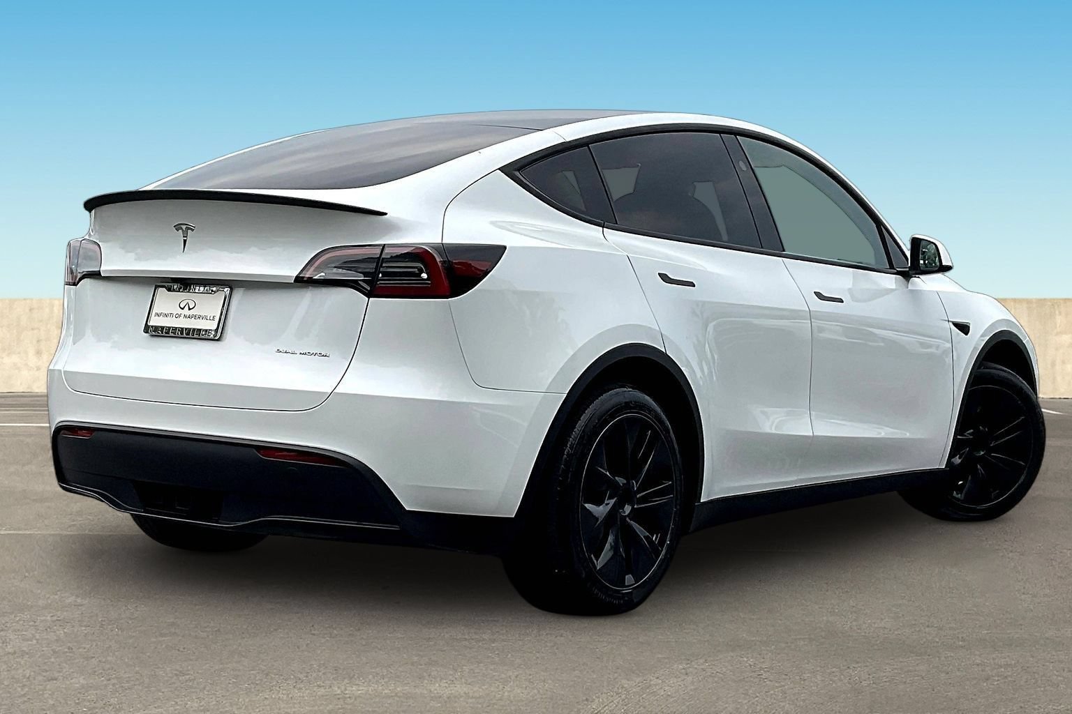 Used 2024 Tesla Model Y Long Range AWD/4WD image 5