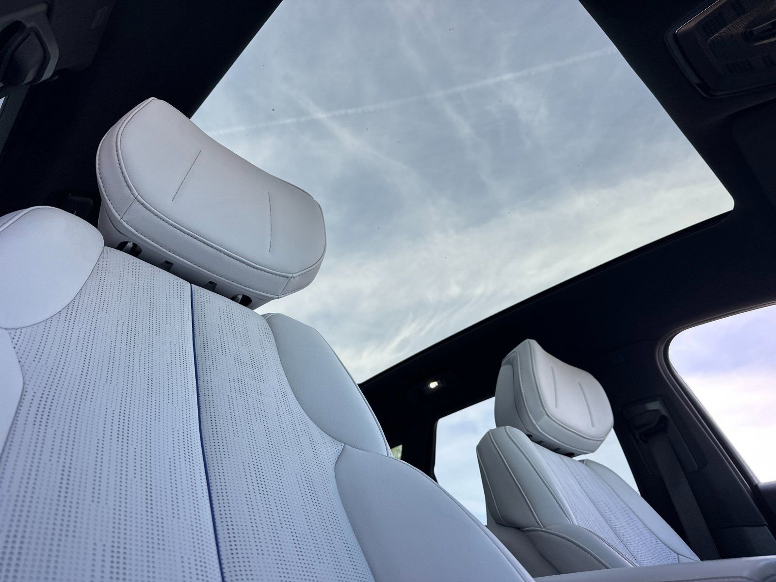 Used 2024 Cadillac Lyriq Sport RWD image 16