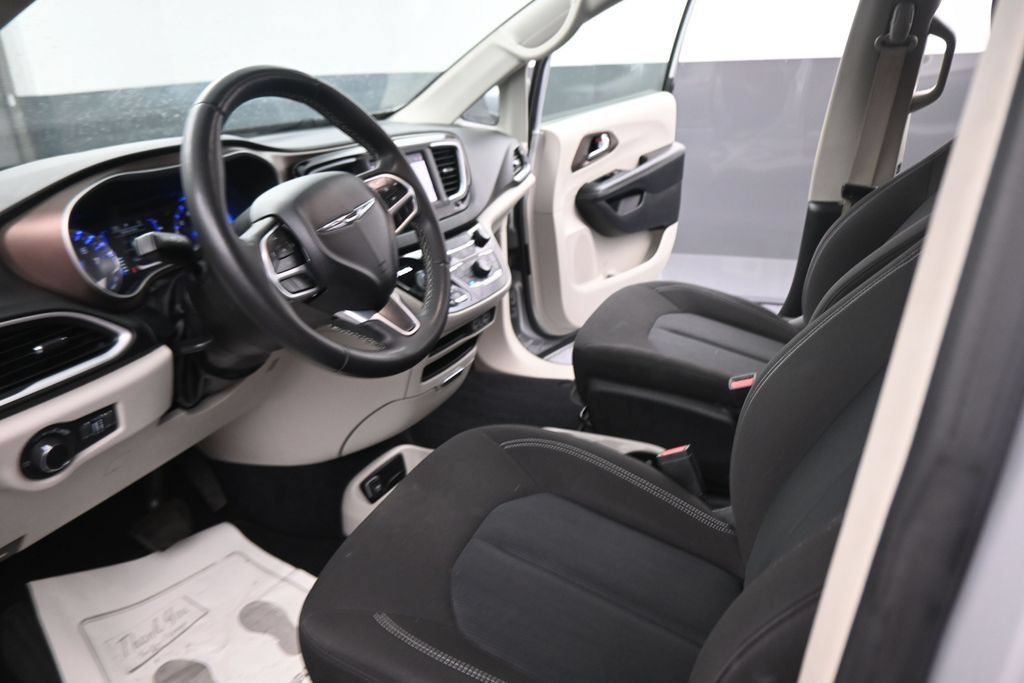 Used 2022 Chrysler Voyager LX FWD image 40