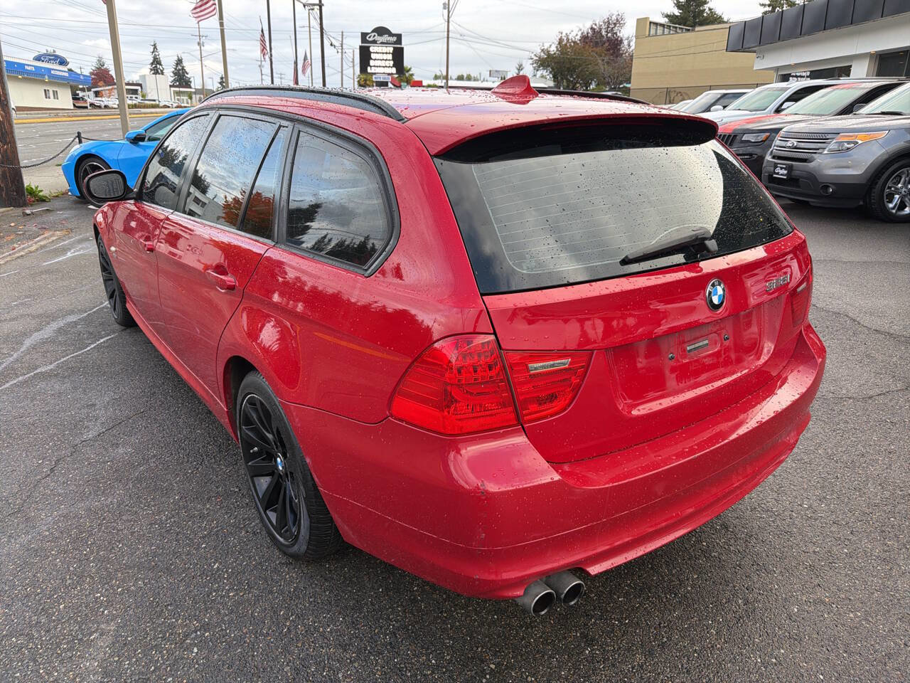 Used 2011 BMW 328i xDrive Wagon image 3