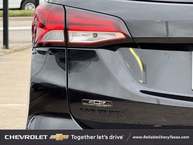 Used 2023 Chevrolet Equinox RS w/ LPO, Cargo Package FWD image 9