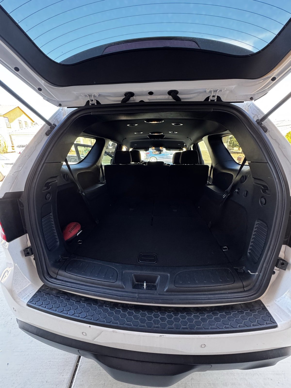 Used 2023 Dodge Durango SXT Launch Edition image 3