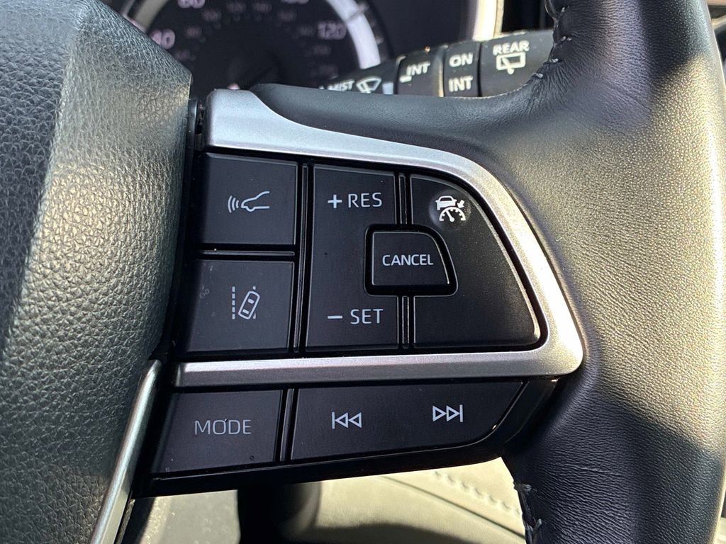 Used 2024 Toyota Highlander XLE image 31