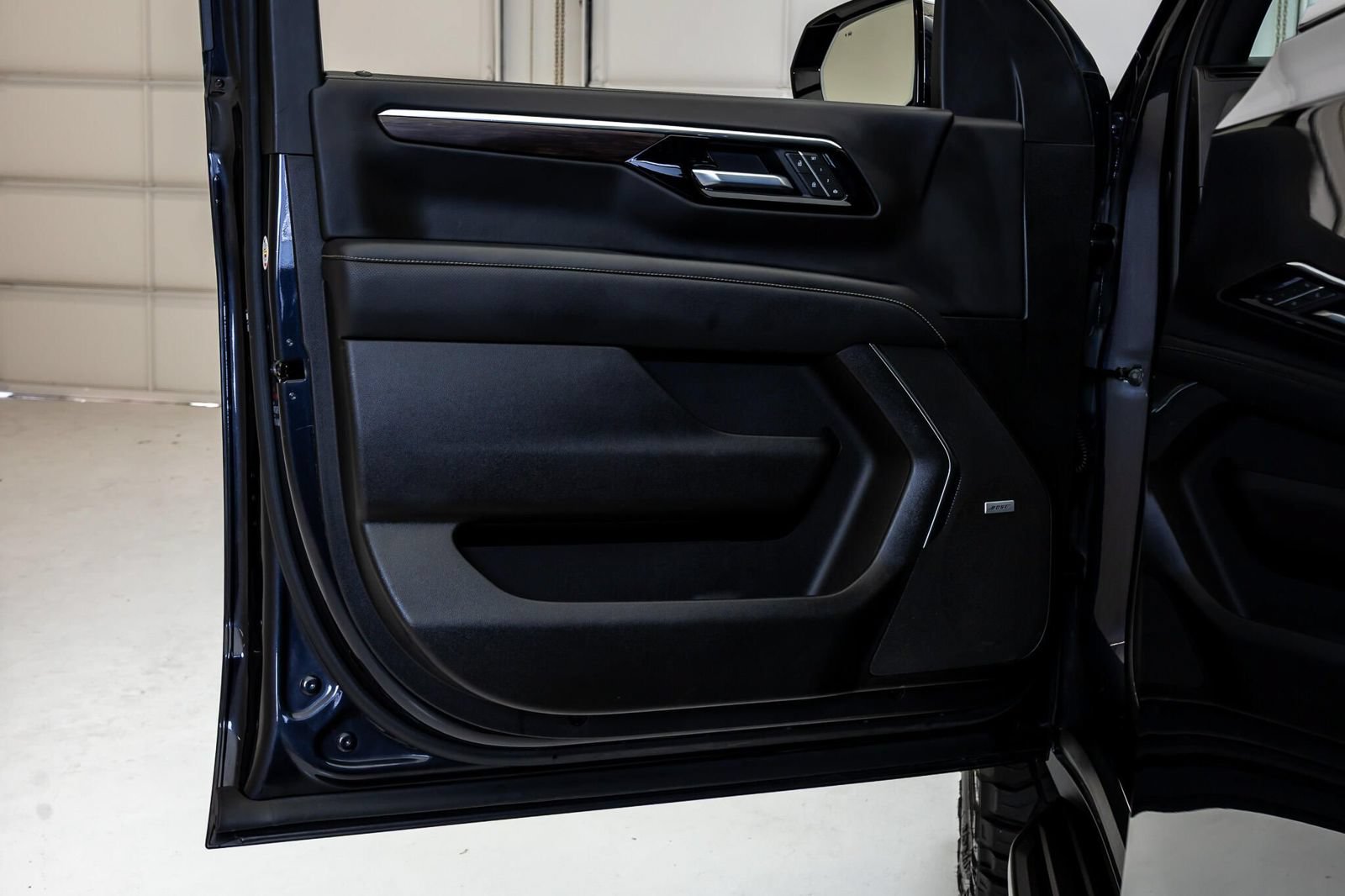 Used 2025 Chevrolet Suburban Premier AWD/4WD image 41