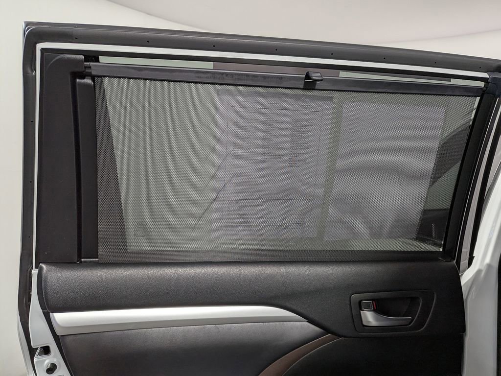 Used 2019 Toyota Highlander XLE AWD/4WD image 44