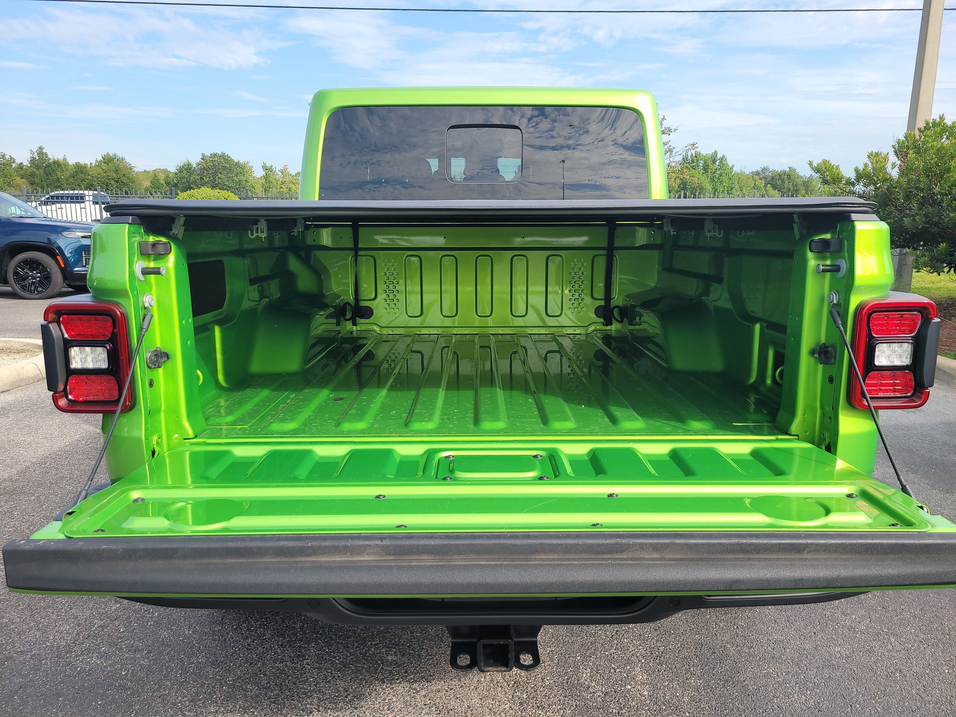Used 2025 Jeep Gladiator Mojave w/ Safety Group AWD/4WD image 8