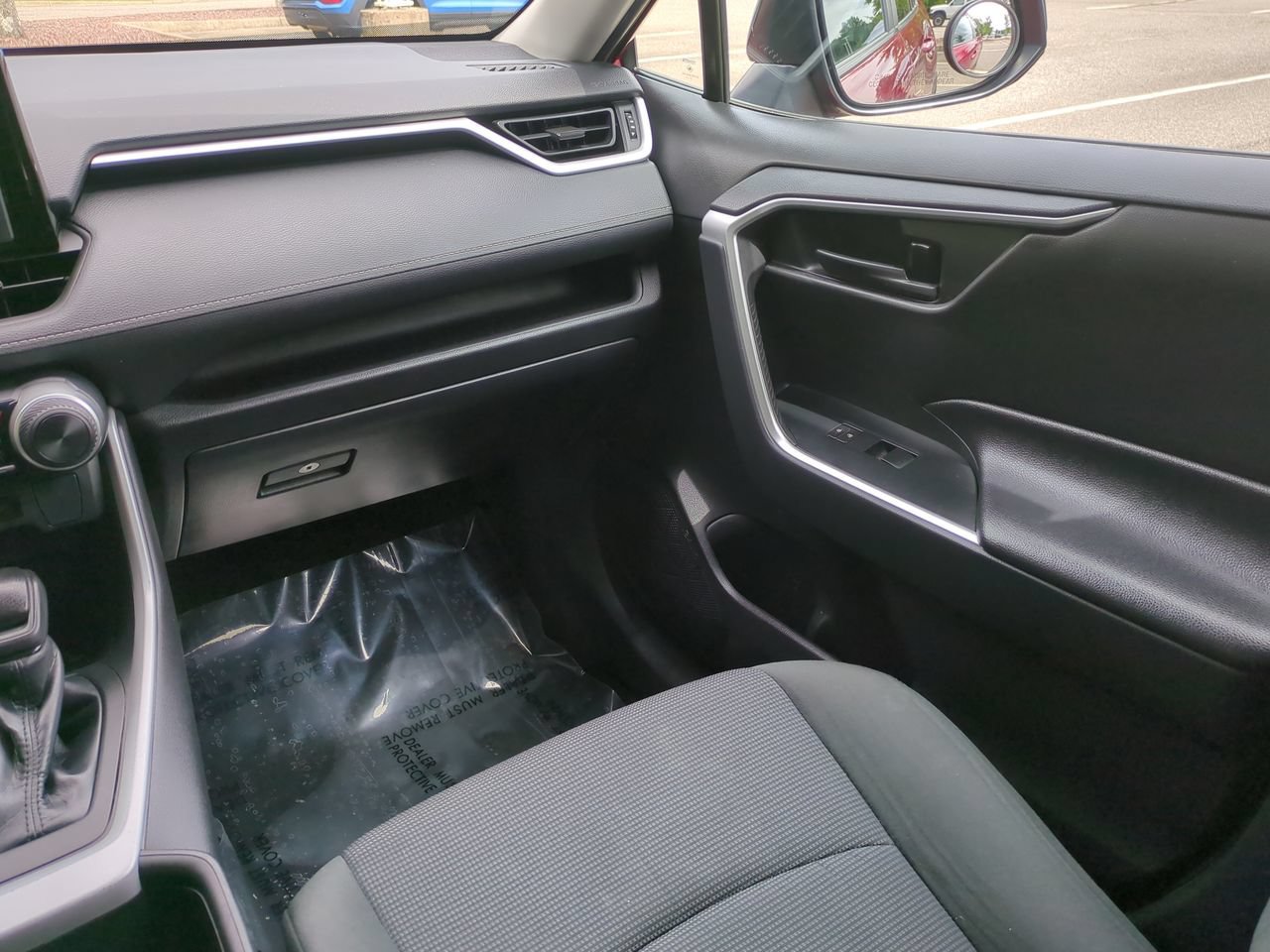 Used 2022 Toyota RAV4 LE FWD image 17