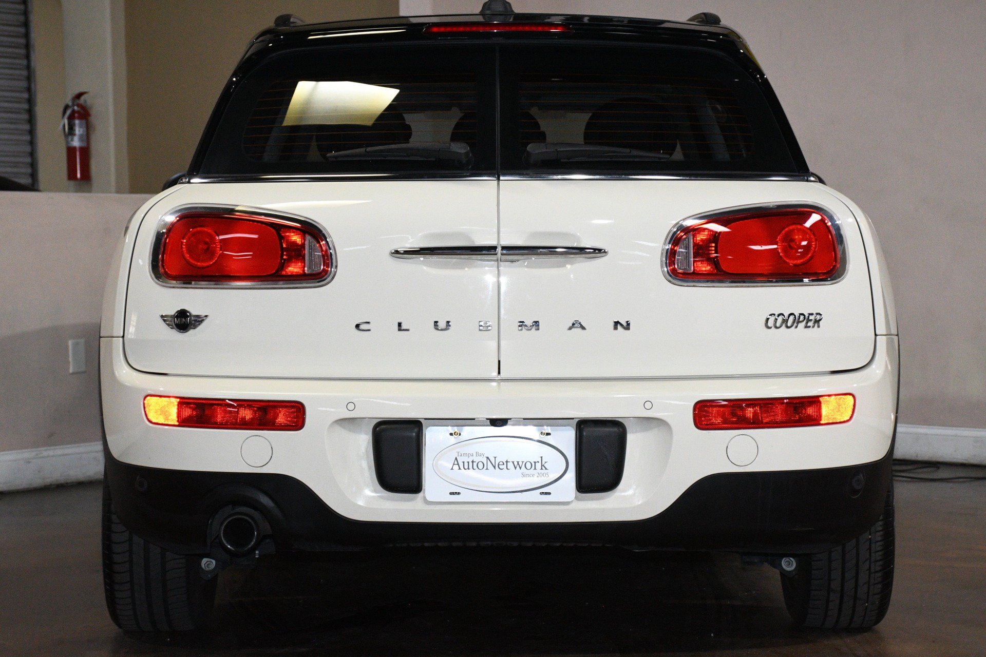 Used 2016 MINI Cooper Clubman FWD image 2