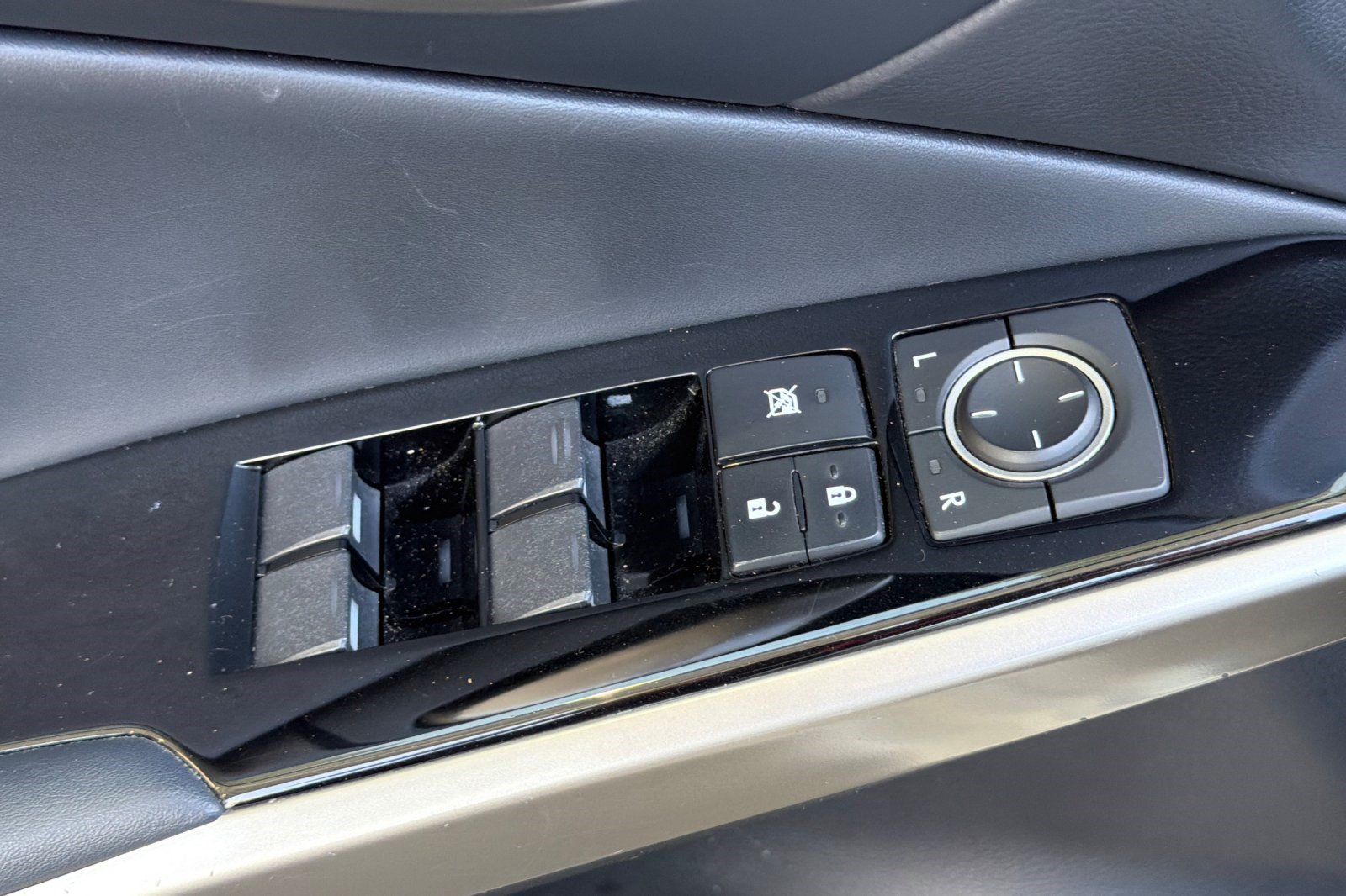 Used 2017 Lexus IS 200t w/ Navigation System Package RWD image 13