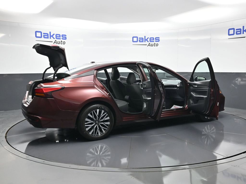 Used 2025 Nissan Altima 2.5 SV image 52