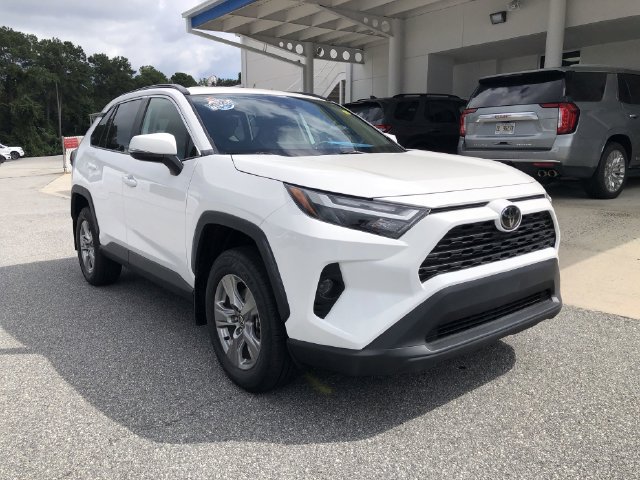 Used 2025 Toyota RAV4 XLE FWD image 2