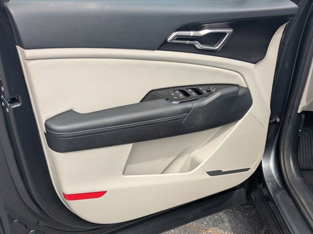 Used 2025 Kia Sportage EX image 10