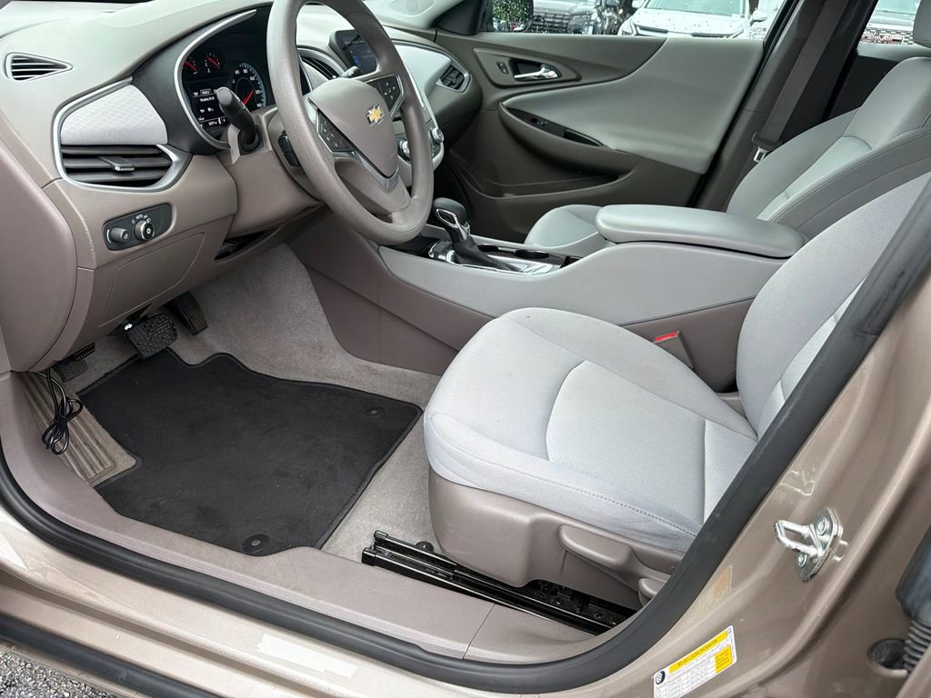 Used 2022 Chevrolet Malibu LS FWD image 9