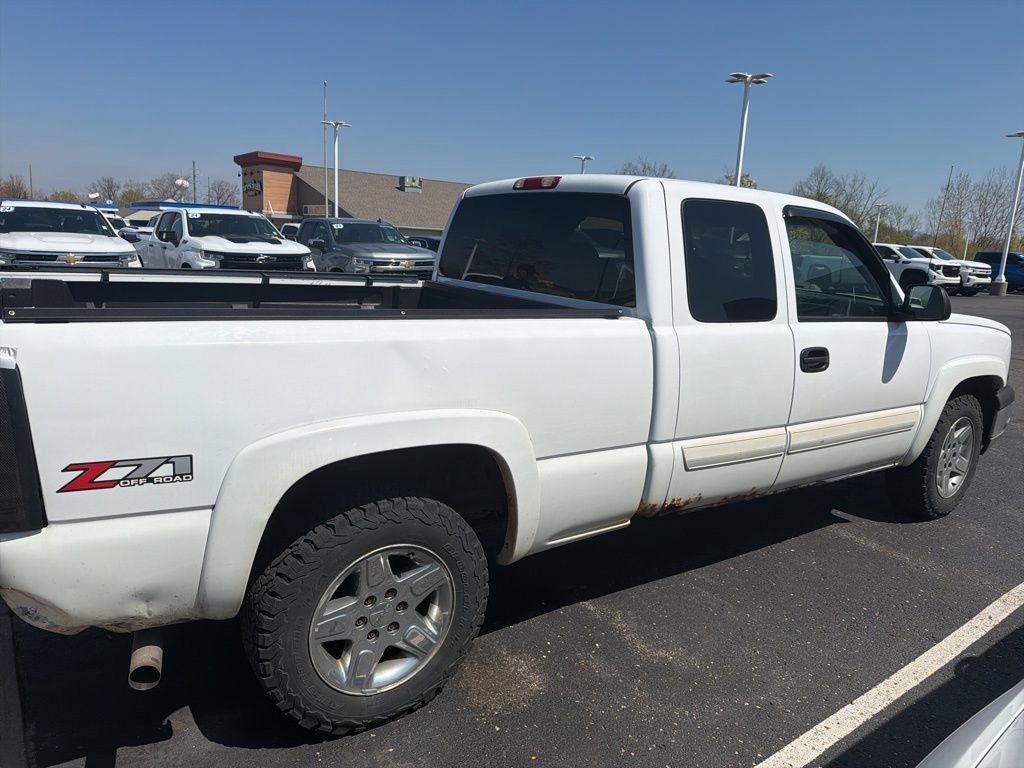 Used 2004 Chevrolet Silverado 1500 w/ Light Duty Power Package AWD/4WD image 11