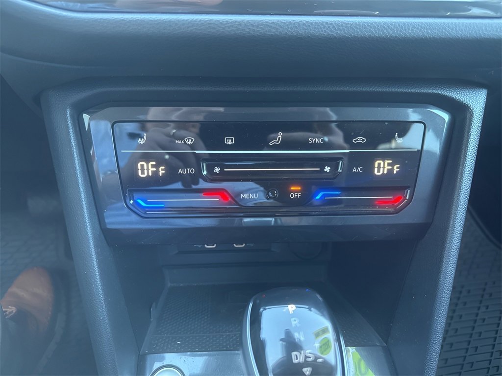 Used 2022 Volkswagen Tiguan SE image 23