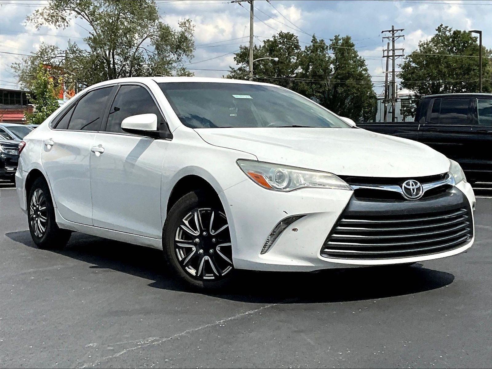 Used 2015 Toyota Camry LE FWD image 2