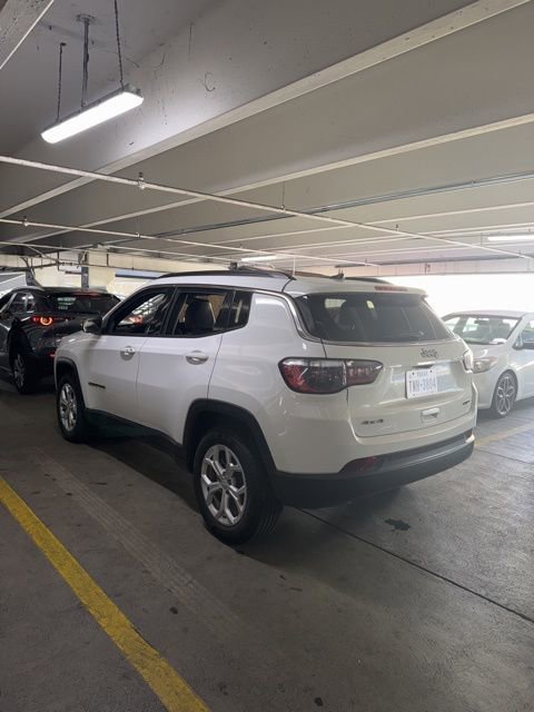 Used 2024 Jeep Compass Latitude image 32