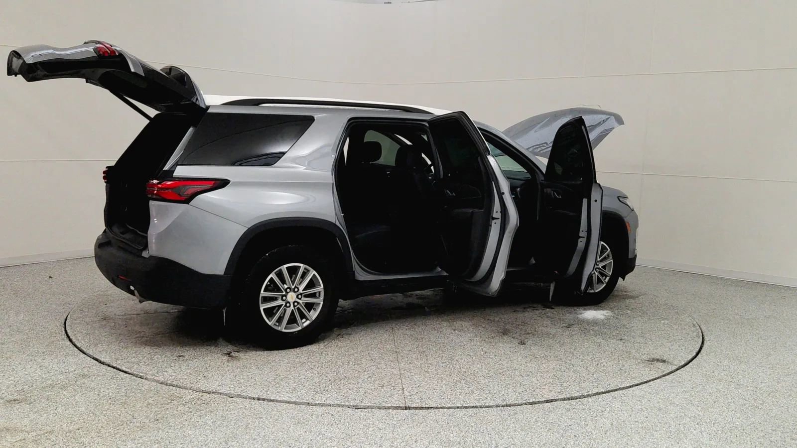 Used 2023 Chevrolet Traverse LT image 12