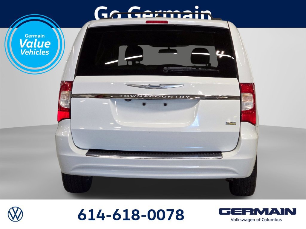 Used 2014 Chrysler Town & Country Touring FWD image 7