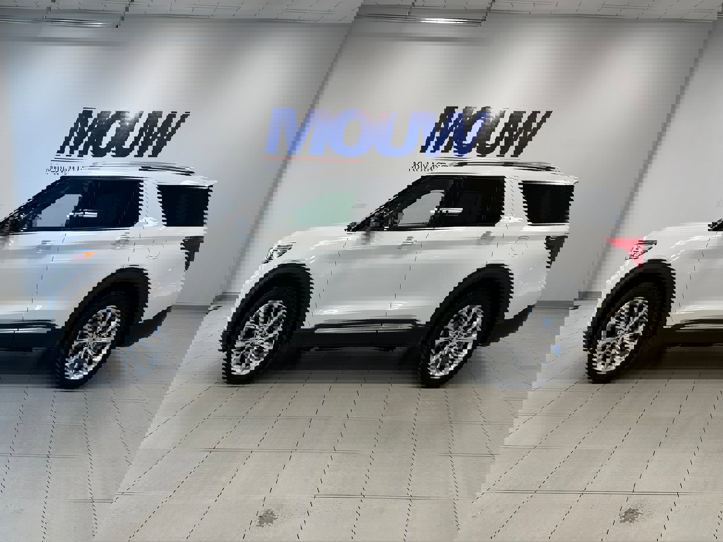 Used 2022 Ford Explorer Platinum w/ Equipment Group 601A image 1