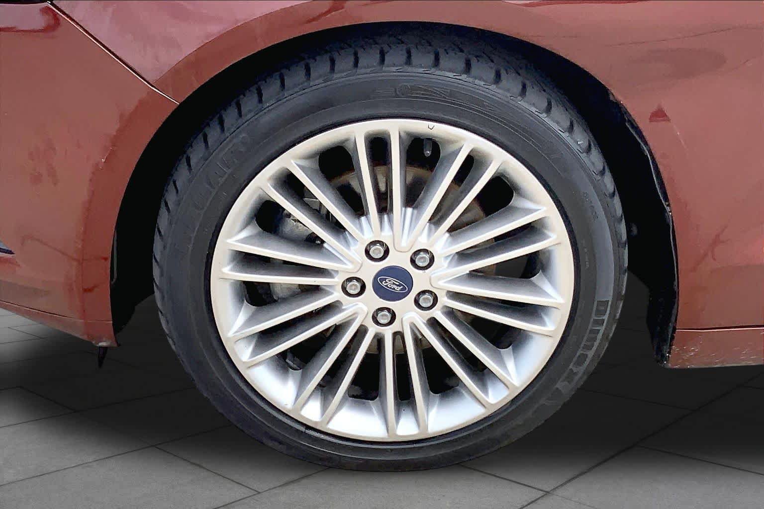 Used 2016 Ford Fusion SE w/ Equipment Group 202A FWD image 11