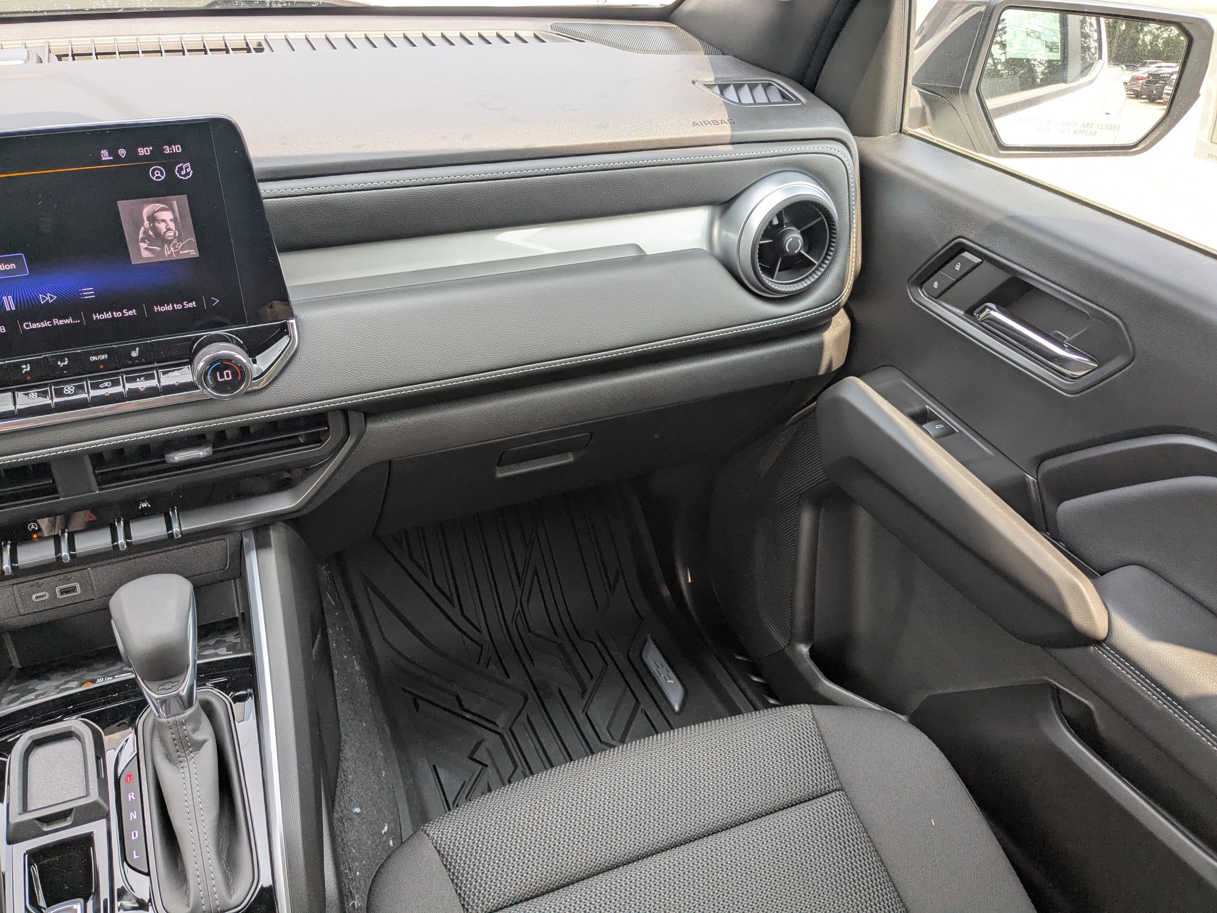 Used 2024 Chevrolet Colorado LT w/ LT Convenience Package II image 15