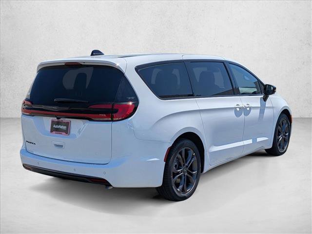 New 2026 Chrysler Pacifica Select FWD image 2
