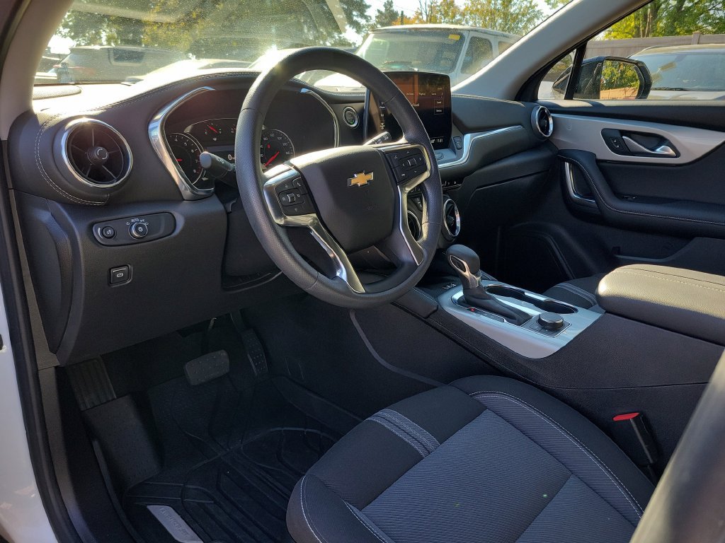 Used 2026 Chevrolet Blazer LT w/ Convenience Package FWD image 27