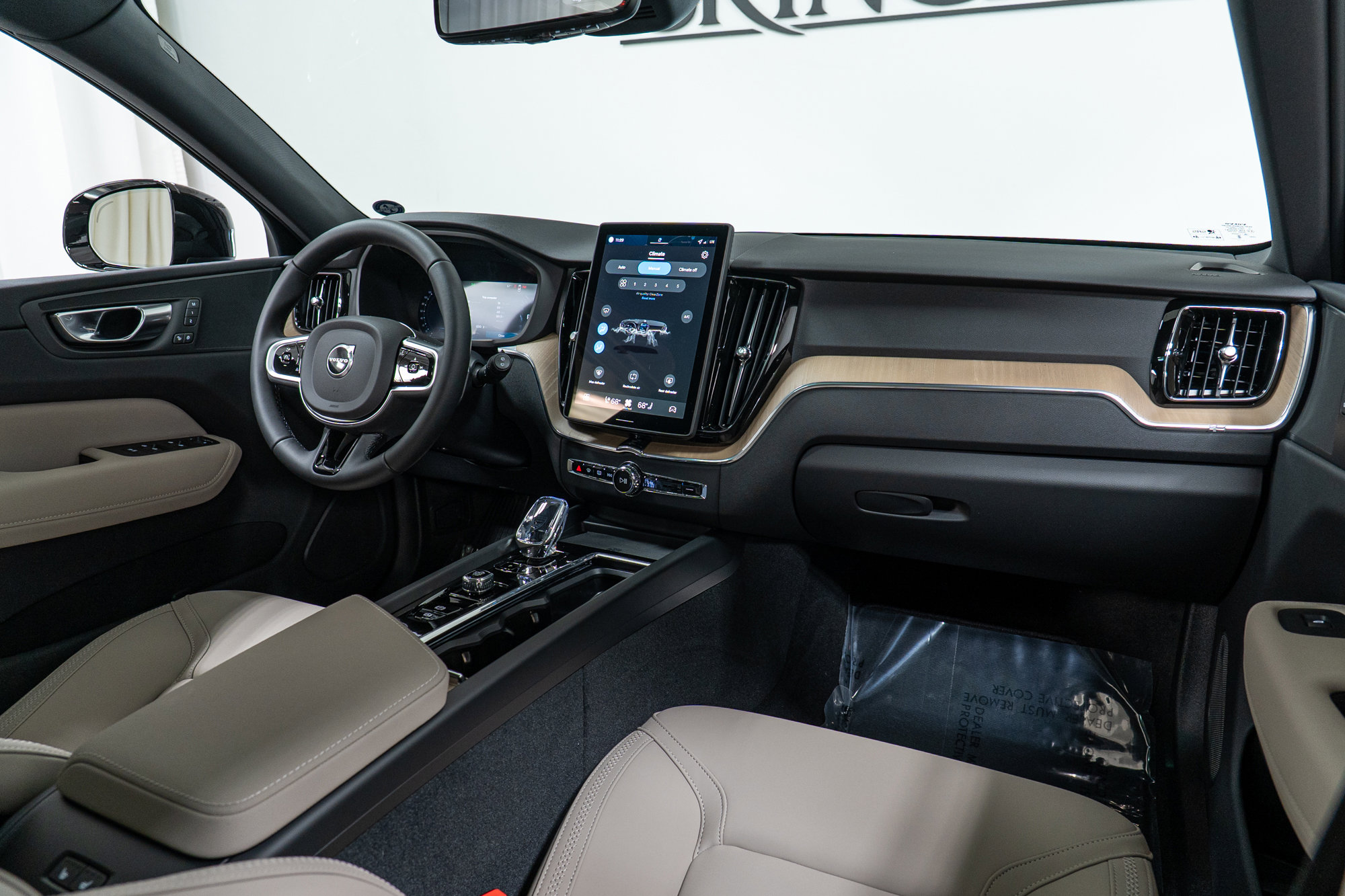 New 2026 Volvo XC60 B5 Core w/ Climate Package image 14