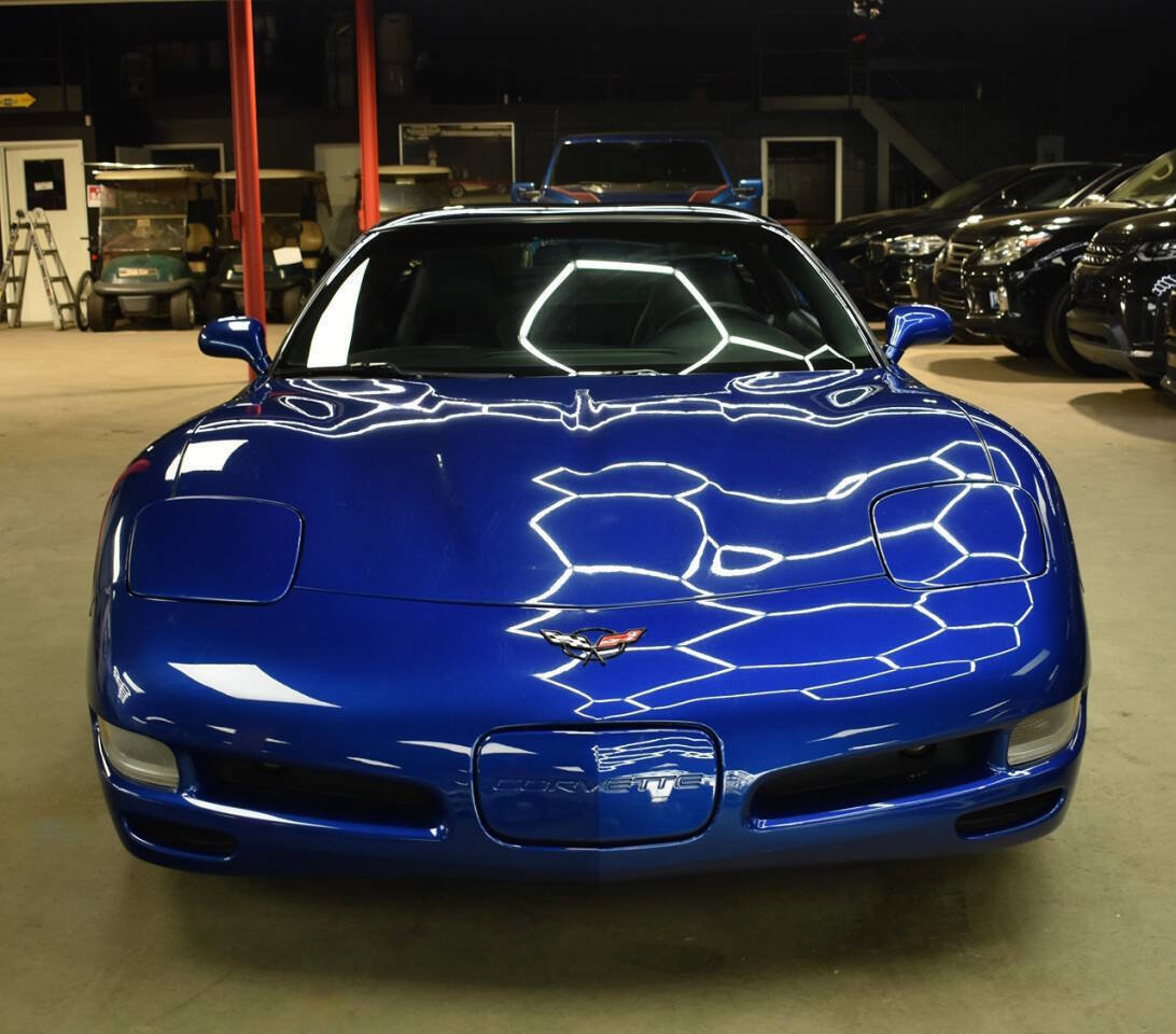 Used 2002 Chevrolet Corvette Coupe w/ Preferred Equipment Group1 RWD image 2