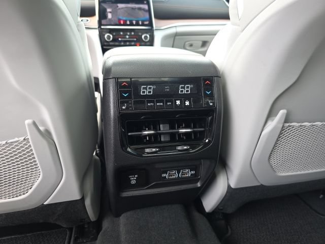 Used 2023 Jeep Grand Cherokee L Summit w/ Advanced Protech Group IV AWD/4WD image 39