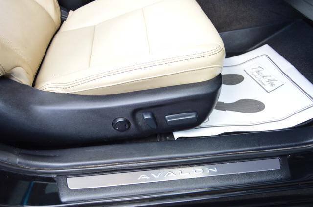Used 2013 Toyota Avalon Limited FWD image 30