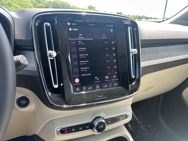 Certified 2023 Volvo XC40 B5 Plus w/ Climate Package AWD/4WD image 19