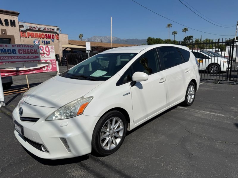Used 2014 Toyota Prius V Five image 3