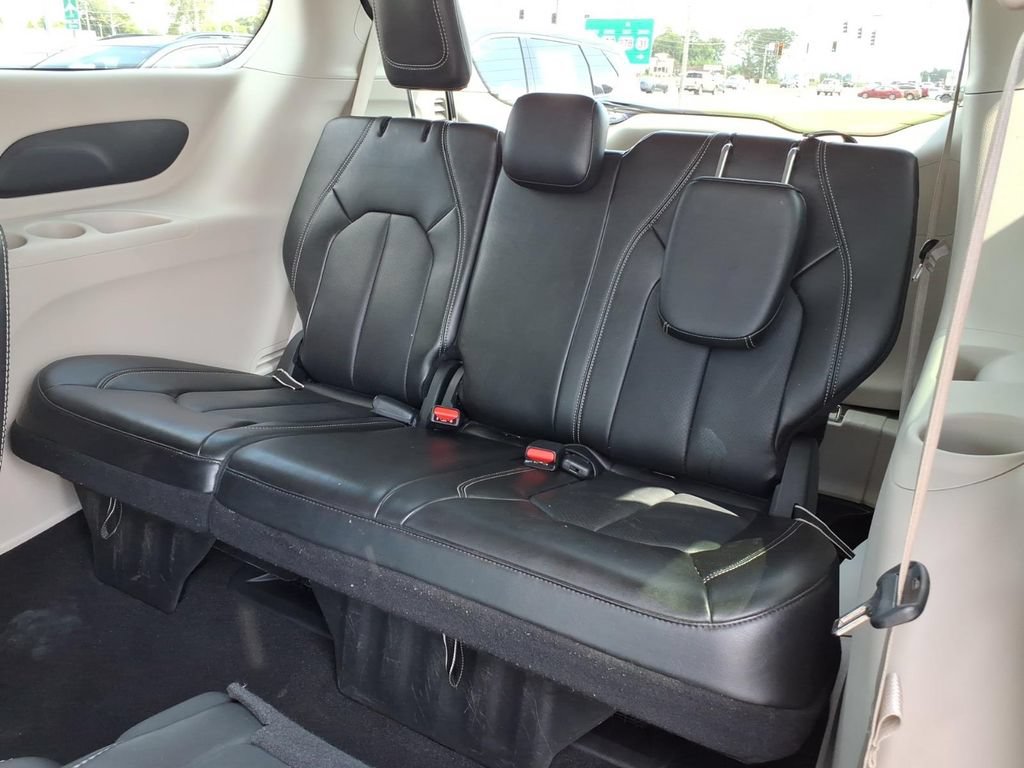 Used 2024 Chrysler Pacifica Touring-L FWD image 17