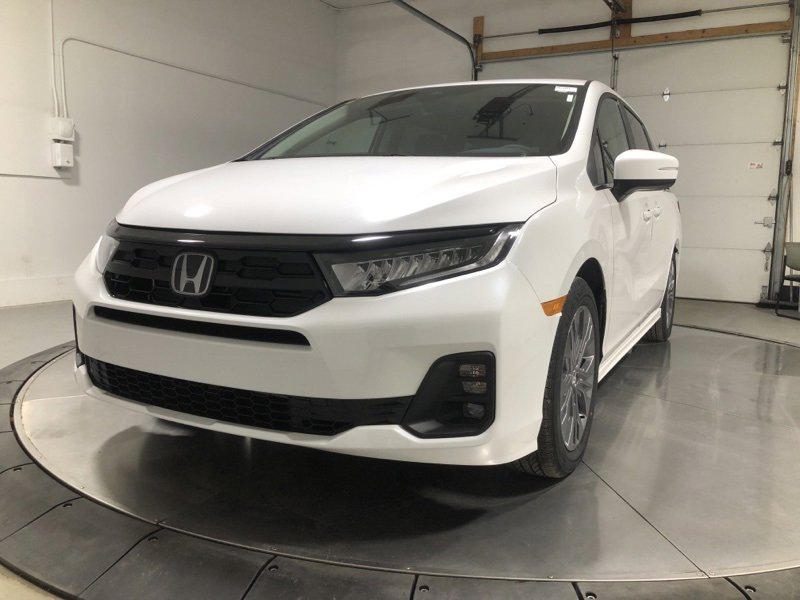 New 2026 Honda Odyssey Touring image 3