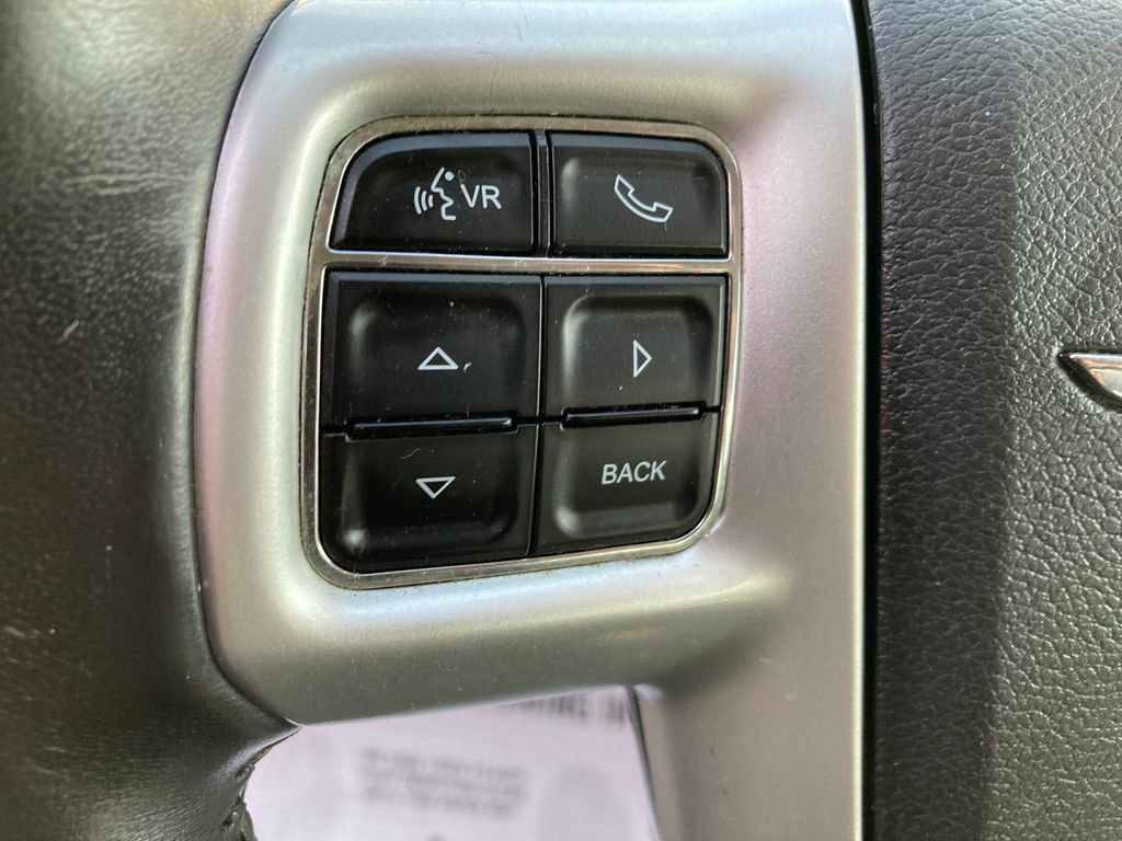Used 2016 Chrysler Town & Country Touring image 42