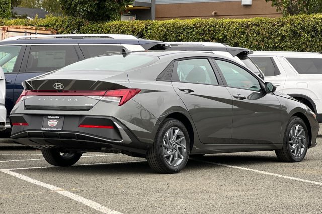 New 2026 Hyundai Elantra Hybrid FWD image 6