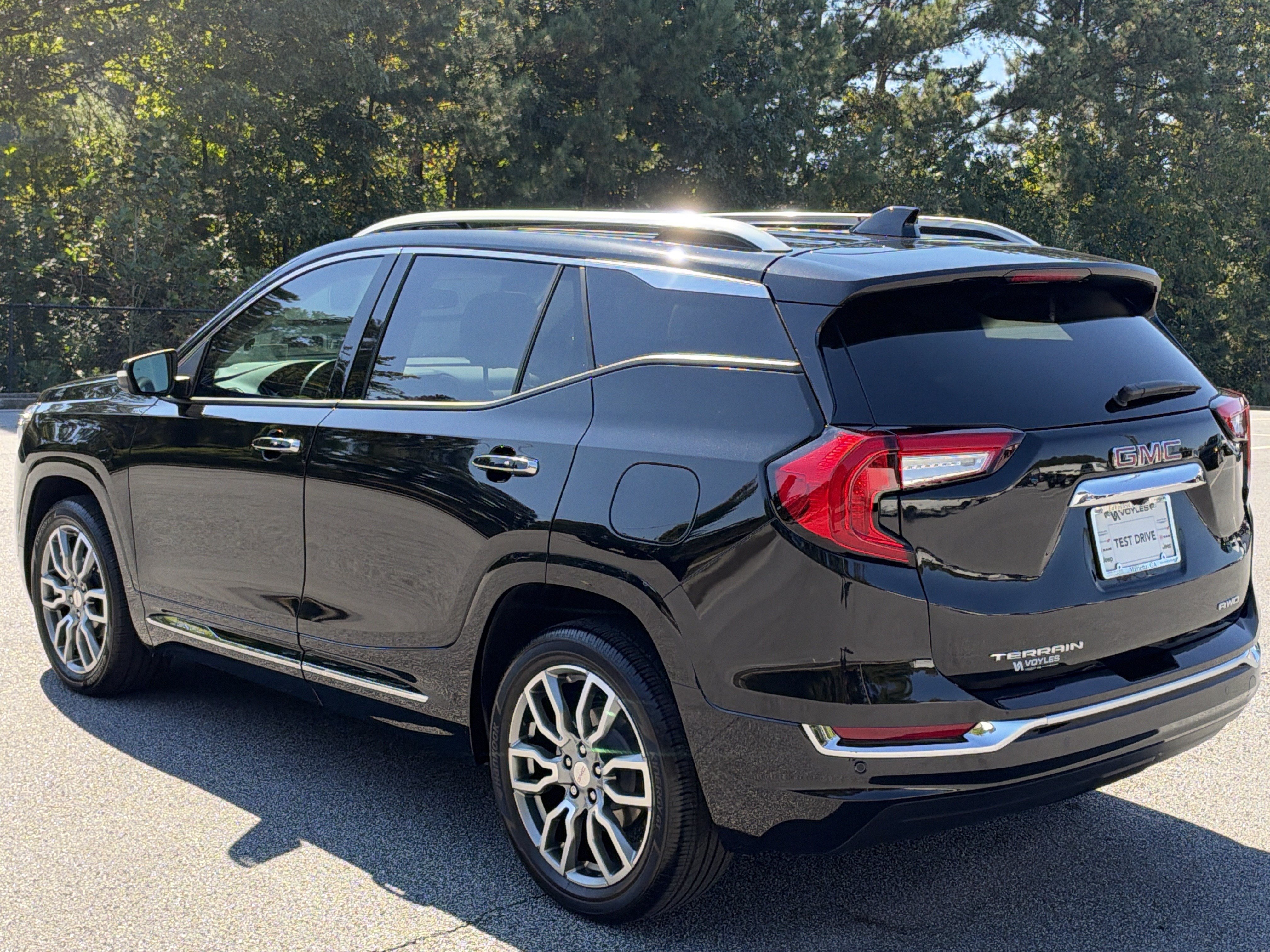 Used 2022 GMC Terrain Denali w/ Denali Premium Package AWD/4WD image 6