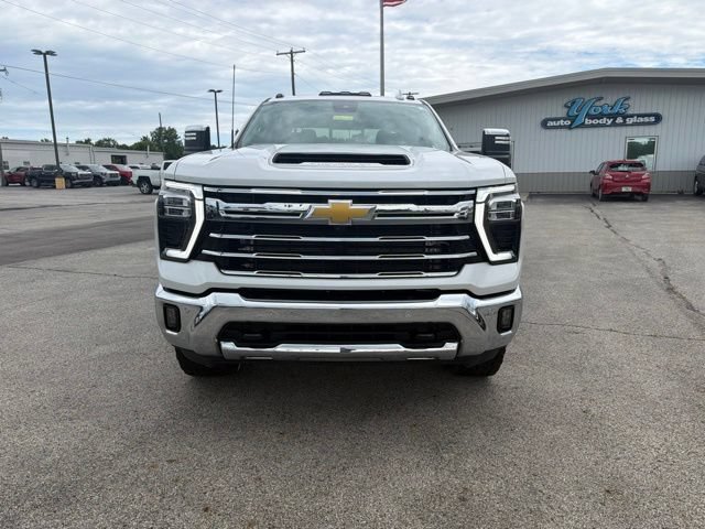 Used 2024 Chevrolet Silverado 2500 LTZ w/ LTZ Convenience Package AWD/4WD image 3