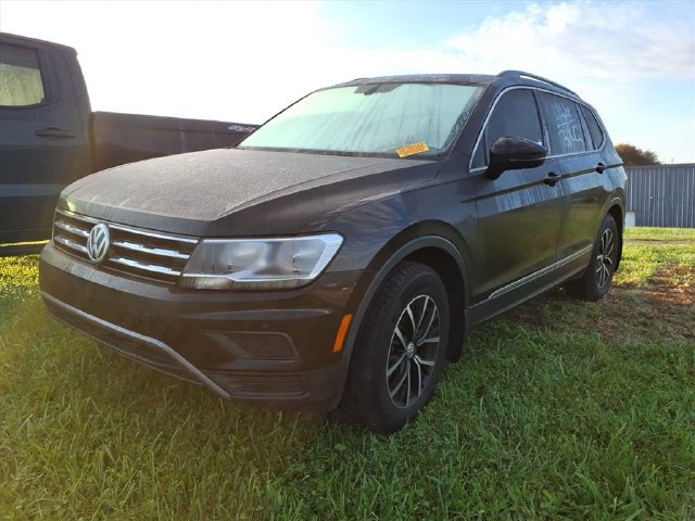 Used 2021 Volkswagen Tiguan SE w/ Panoramic Sunroof Package AWD/4WD image 11