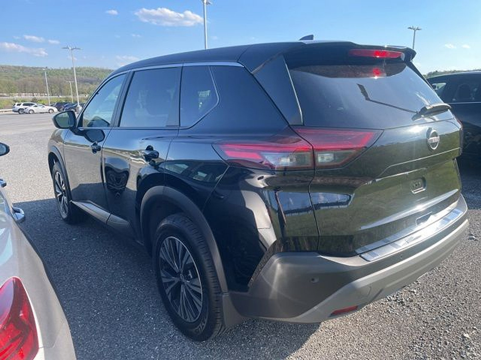 Used 2023 Nissan Rogue SV AWD/4WD image 7