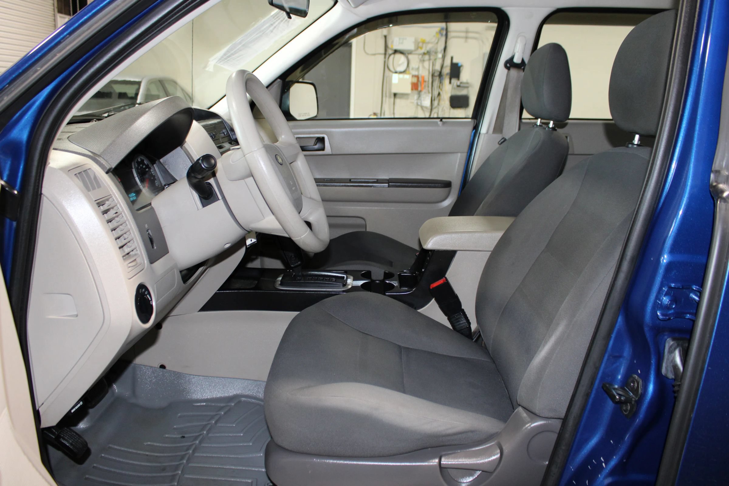 Used 2008 Ford Escape XLS FWD image 8