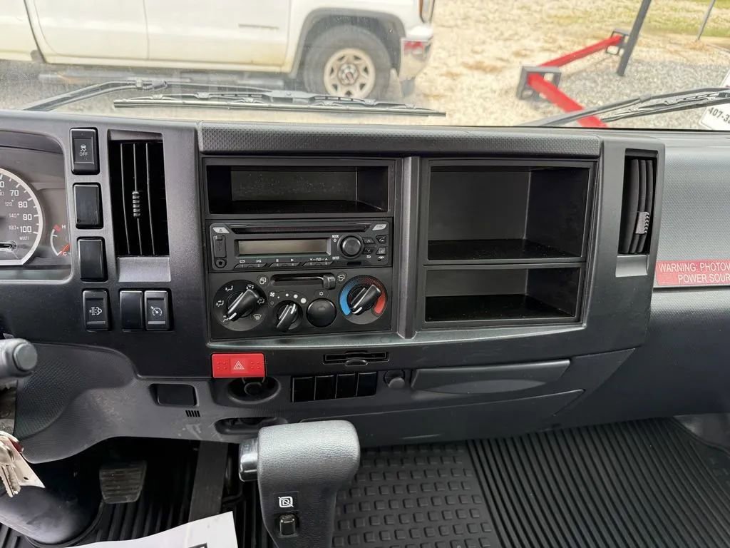 Used 2023 Isuzu NPR image 23