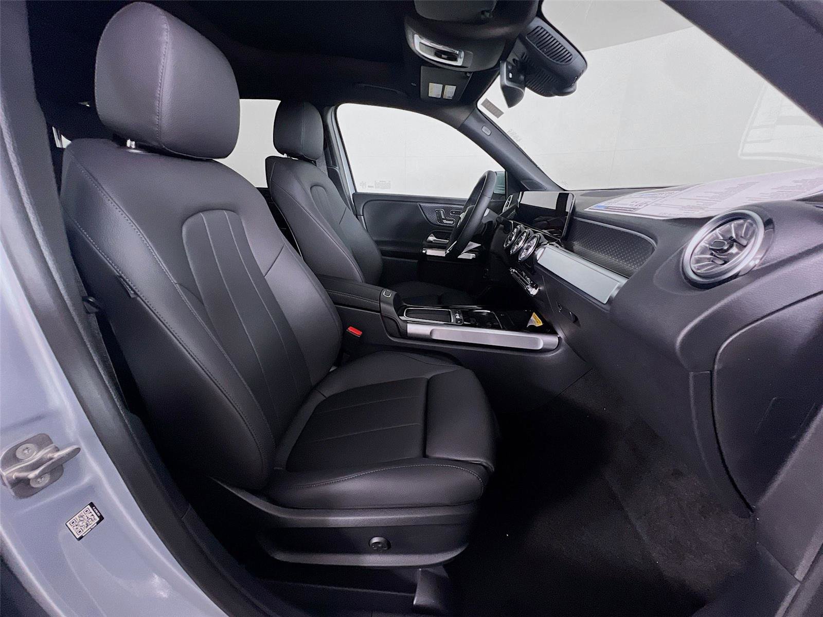 New 2026 Mercedes-Benz GLB 250 4MATIC image 25