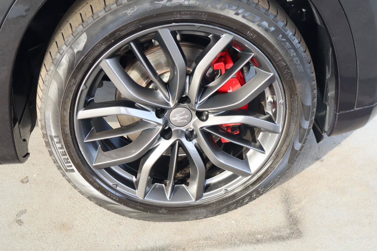 Used 2018 Maserati Levante GranLusso AWD/4WD image 41