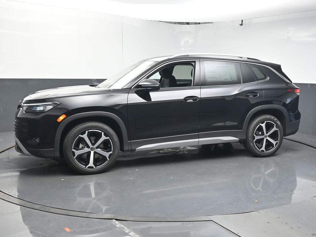 Used 2025 Volkswagen Tiguan SE FWD image 4